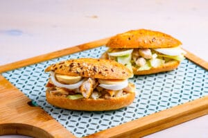 Bocatín Artesano 50gr Tiras de Pollo, Huevo Laminado, Lechuga y Mayonesa