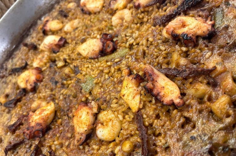 Paella de pulpo y tomate seco