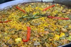 Paella Valenciana (Pollo, Costilla y Verdura)